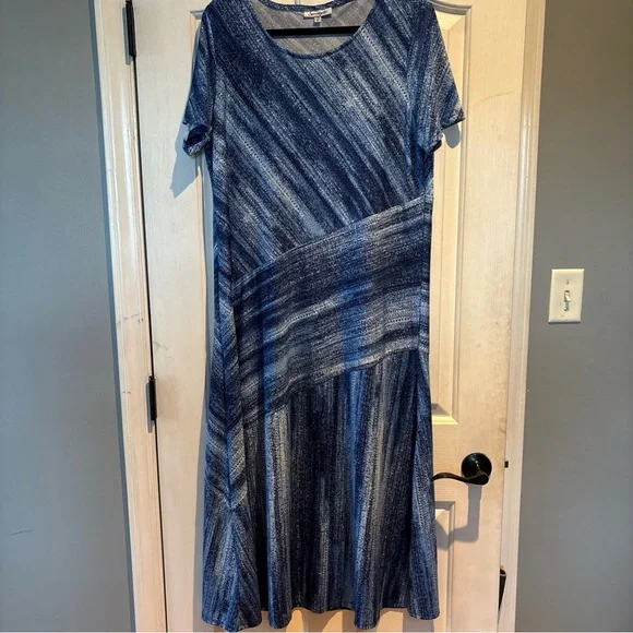 Serengeti Asymmetrical Dress in Blue and White - Picture 7 of 8